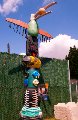 Float'em Pole, one of Pete Clarkson's sculptures. 