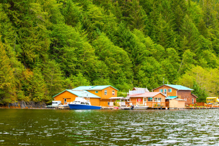 A landscape picture of the Great Bear Lodge.